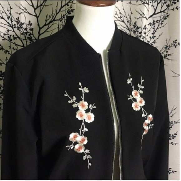 Jules & Leopold Black Floral Embroidered Jacket - Picture 3 of 3